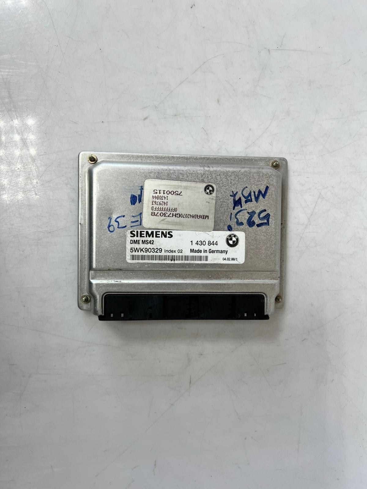 1999-2000 BMW E39 M54 523i Engine Control Unit ECU COMPLETE SET 1430844