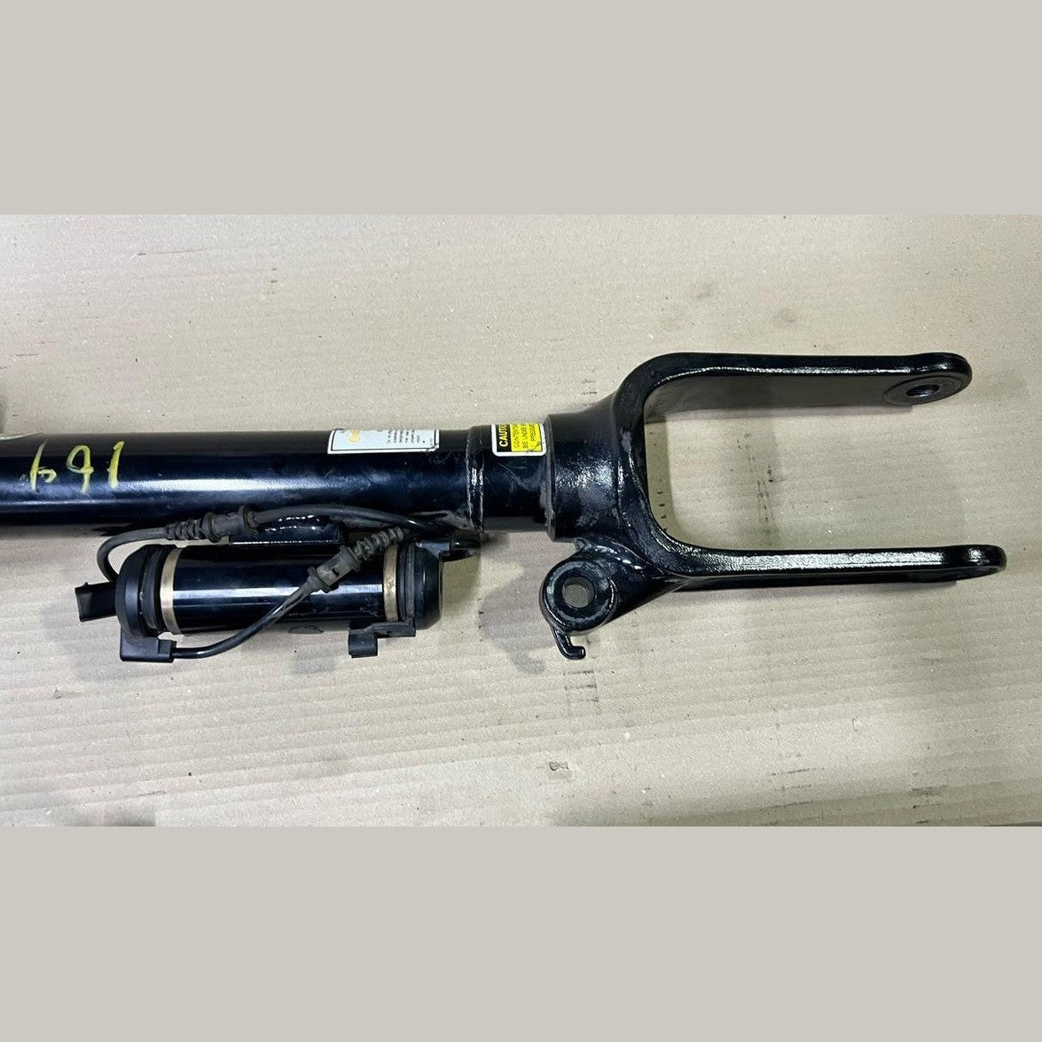 Mercedes W164 GL450 Front Right \ Left Side Air Suspension Shock Absorber Strut