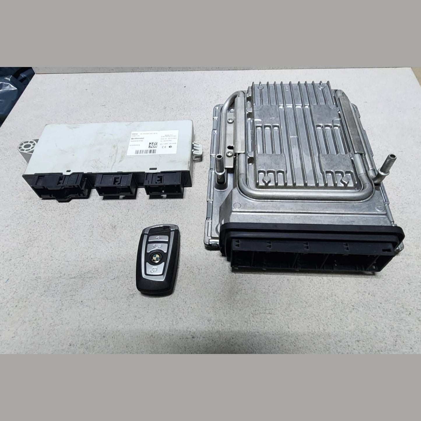 2011-2012 BMW 750i Engine Control Module 7619884  7 Ser F01 F02 F03 F04 ECU SET