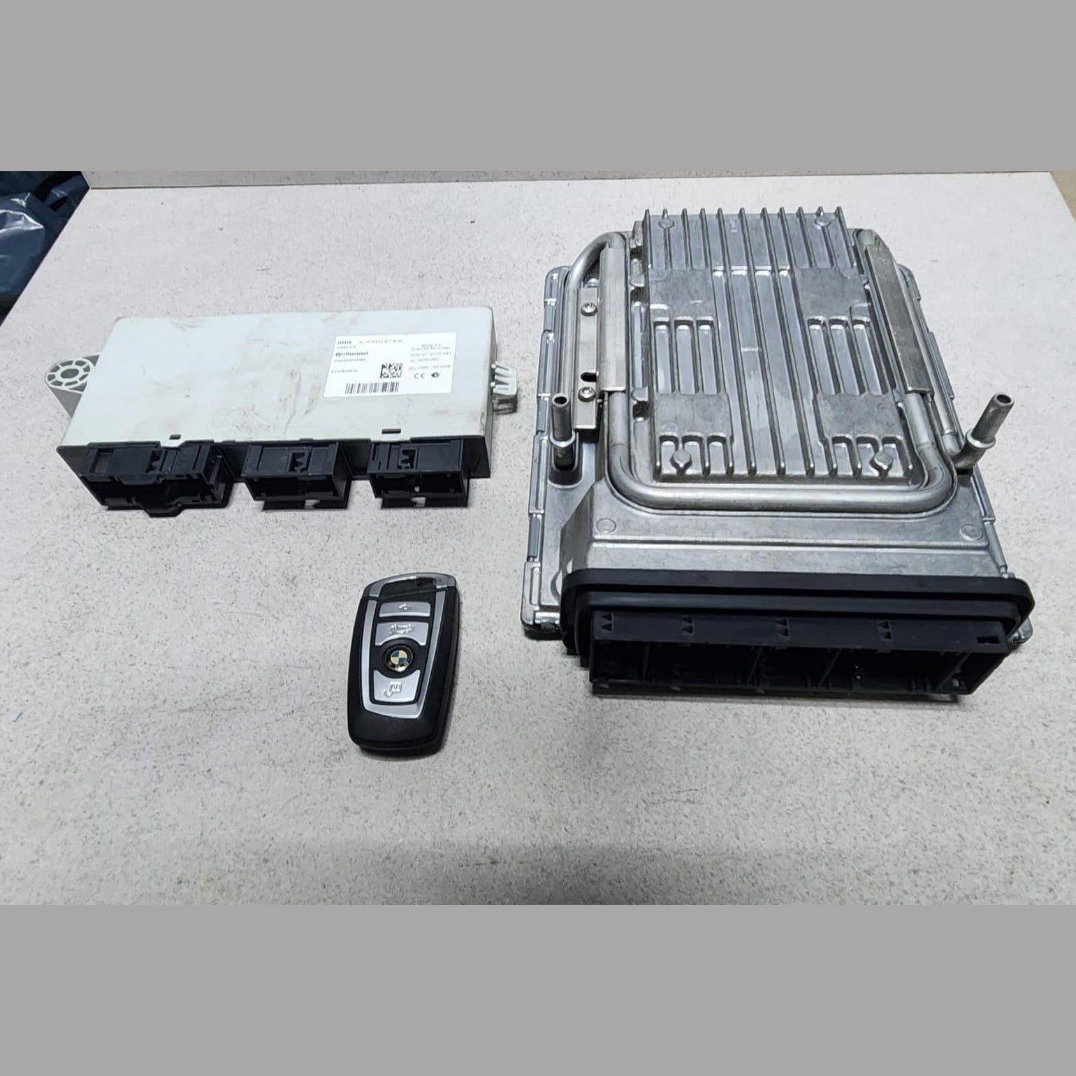 2011-2012 BMW 750i Engine Control Module 7619884  7 Ser F01 F02 F03 F04 ECU SET