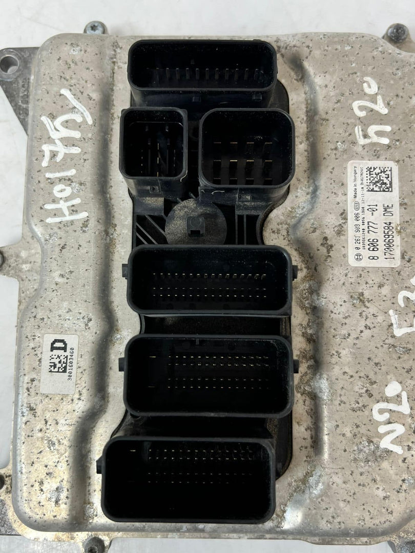 2015 BMW N20 F30 520i Engine Control Unit ECU SET DME + FEM + 1KEY 8606777
