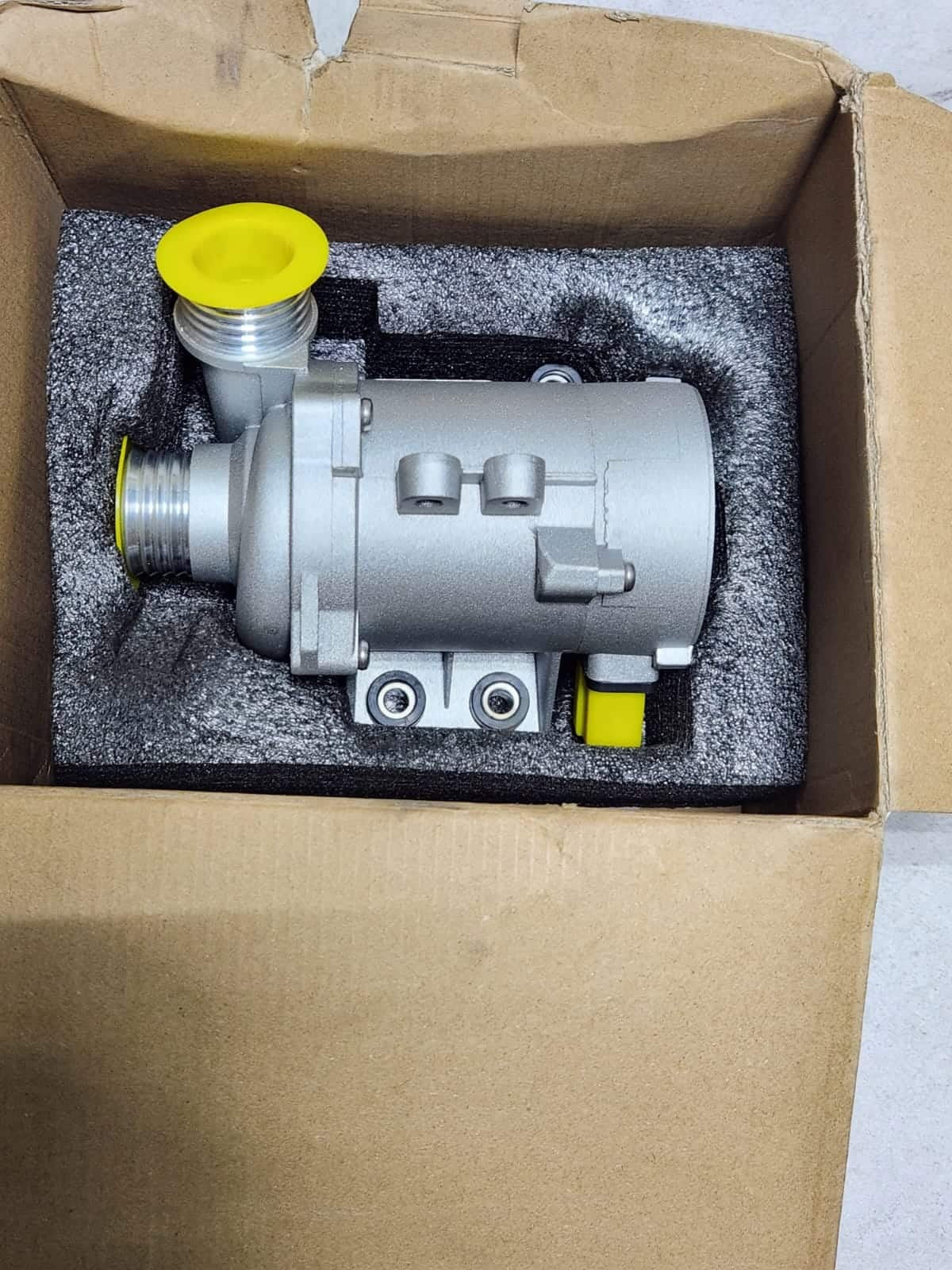 Genuine 2008-2013 BMW 128i Electrc Water Pump 11517586925 E90 X3 Z4 1 3 5 Series
