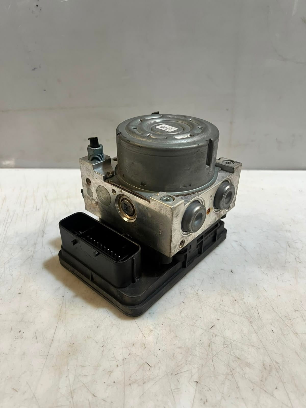2016-2019 BMW F30, F31, F32, and F34 330i ABS Pump and Control Unit 6875560 OEM