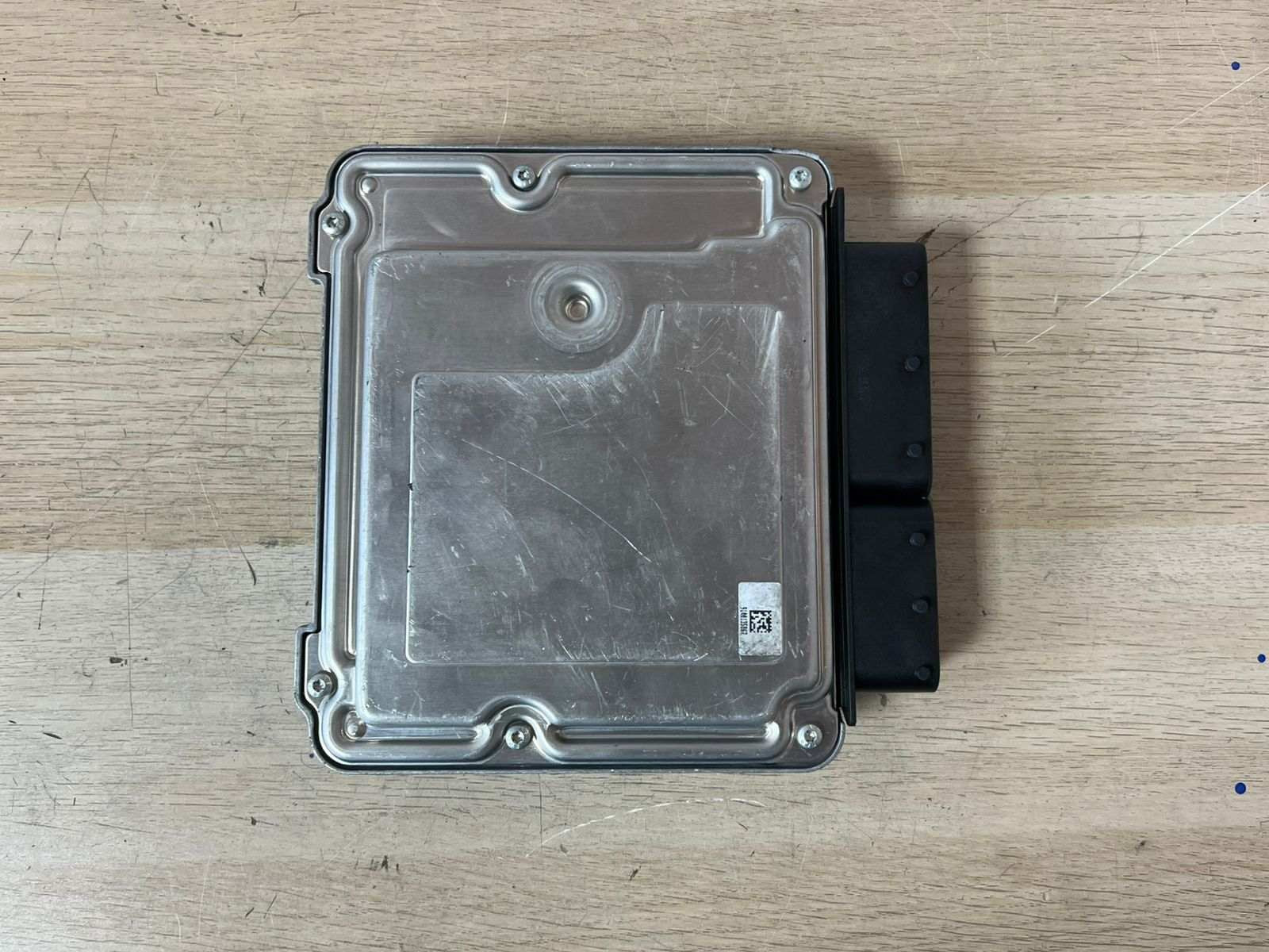 BMW Engine Control Unit 8587952