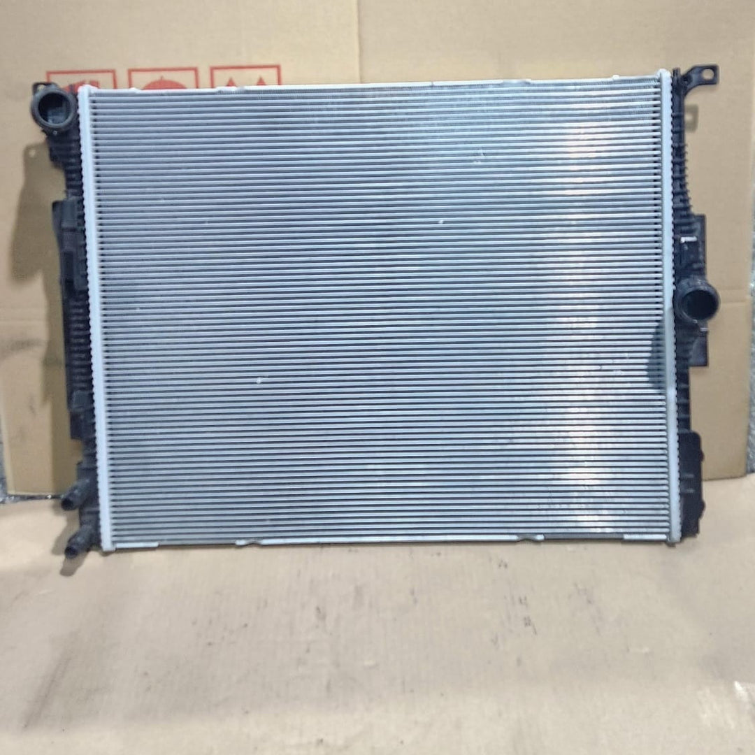 2015-2021 BMW 320i Engine Cooling Radiator 8652497 F20 M140 F22 F23 F87 230i