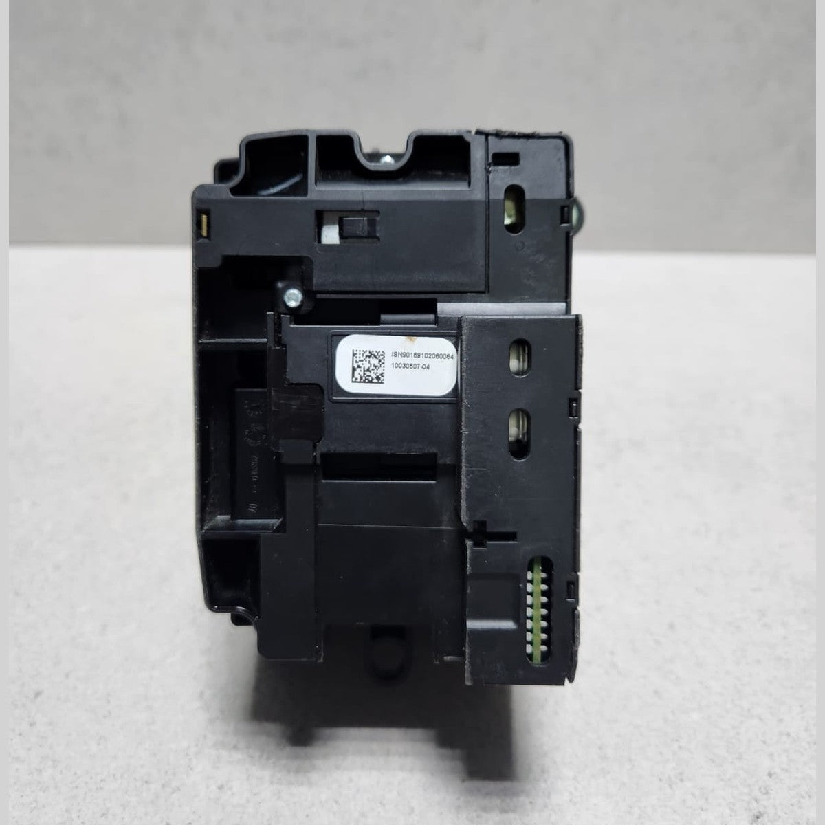 BMW Gear Selector Switch 9218104 5 Series F10 and 7 Series F01 F02 F03 RHD 