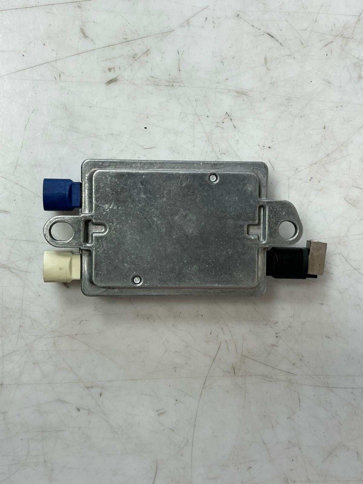 2016-22 BMW 330i F20 F21 F22 F30 F32 F45 F87 USB Hub Control Module 9355549 OEM