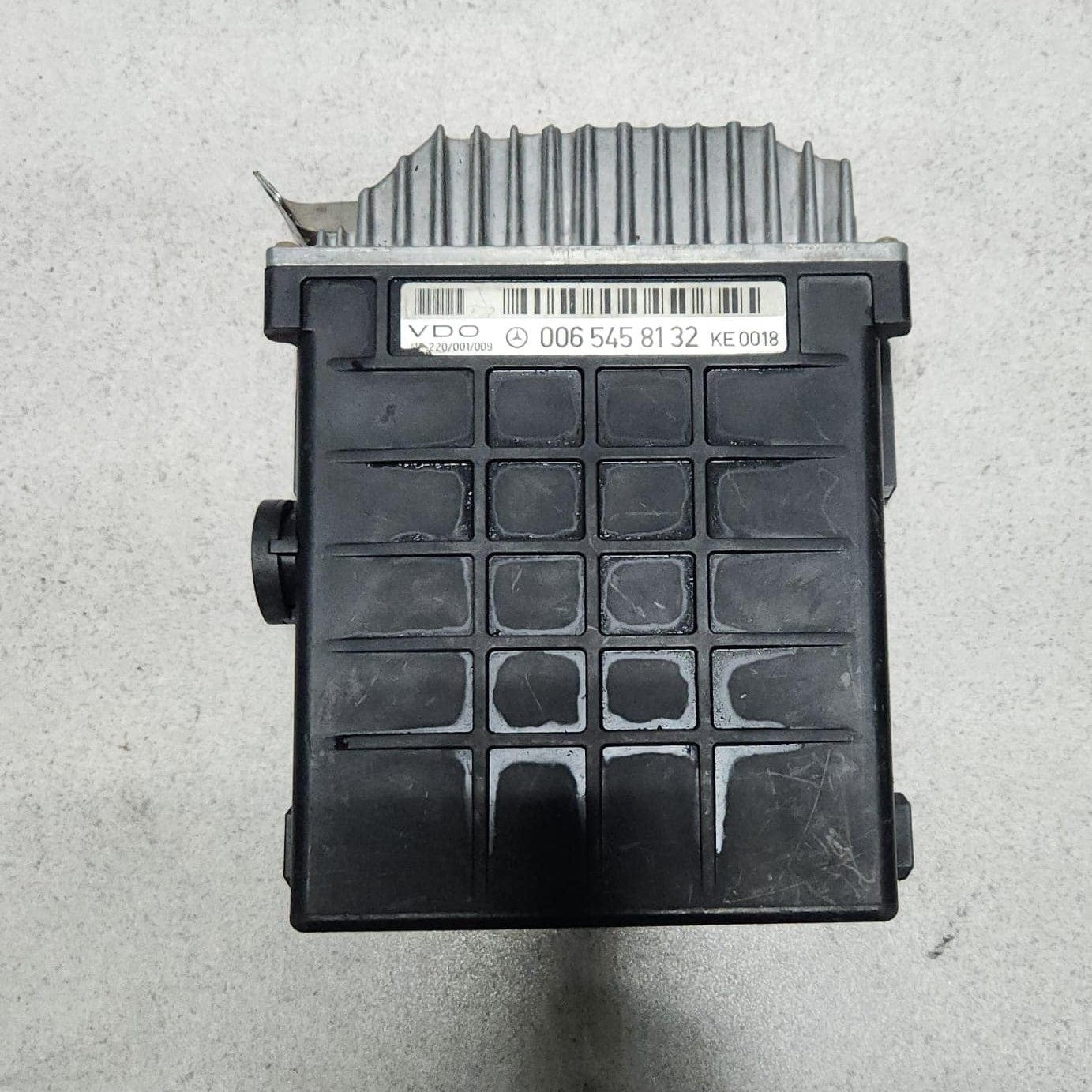 1989 Mercedes-Benz 560SEL Engine Control Unit 0065458132 Mercedes-Benz W126 560S