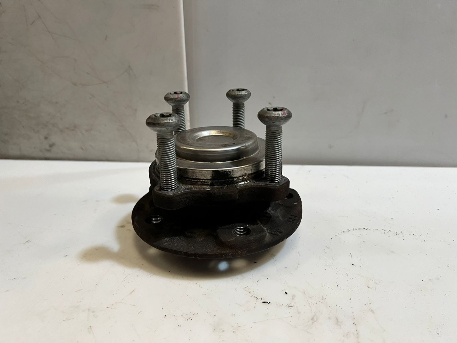 2011-2018 BMW 5' 6' M6 M5 F06 F12 F13 F10 Wheel Hub With Bearing 2284375 OEM