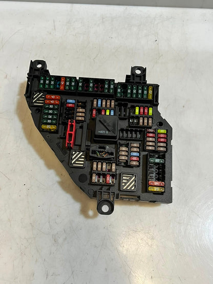 2011-2016 BMW 550i F10 F11 F18 F12 F13 F01 F02 Power Distribution Box 9210857