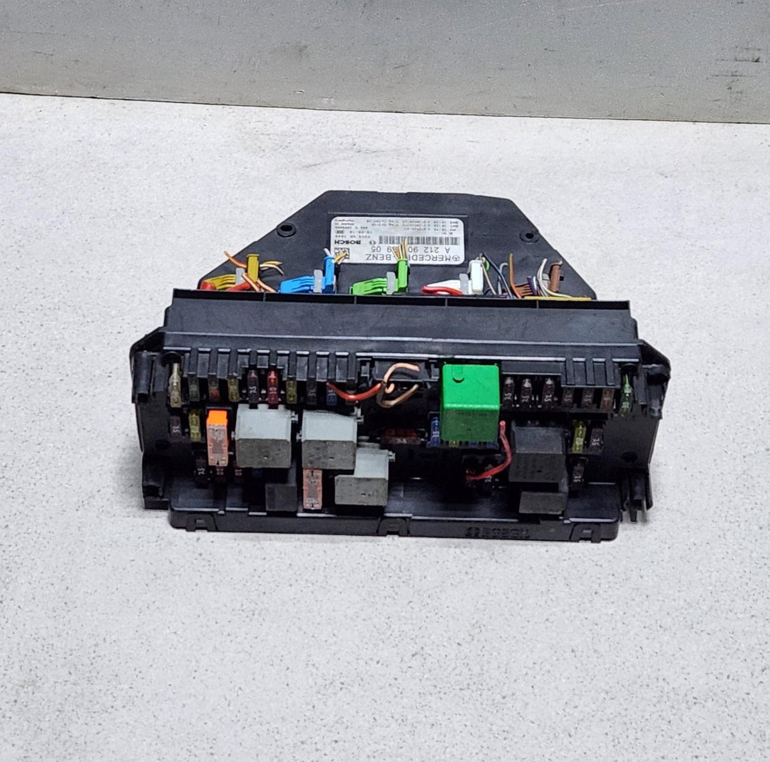 Mercedes-Benz Fuse Box Sam Control Module A2129009905 C-Class W204 and S204