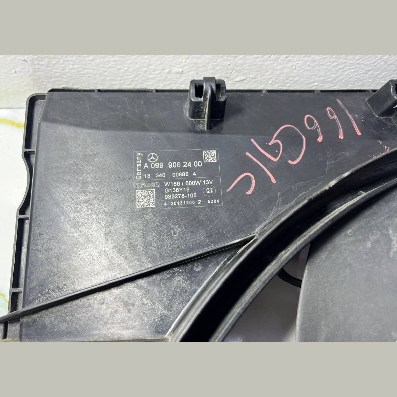 Mercedes-Benz Engine Cooling Fan Assembly A 099 906 24 00