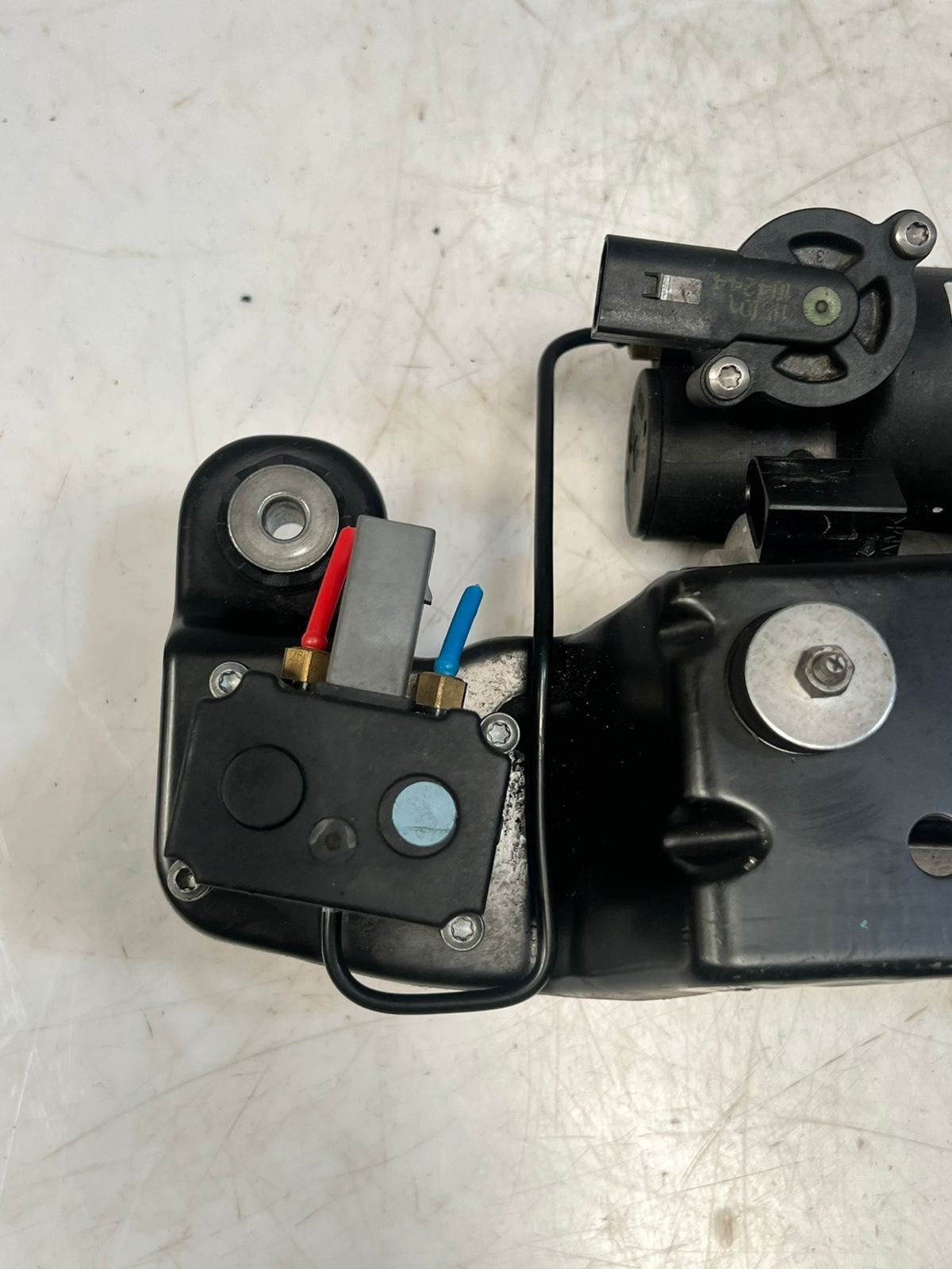 2006-2014 BMW X5 E70 X6 E71 E72 Air Suspension Compressor AIR SUPPLY 6789938 OEM