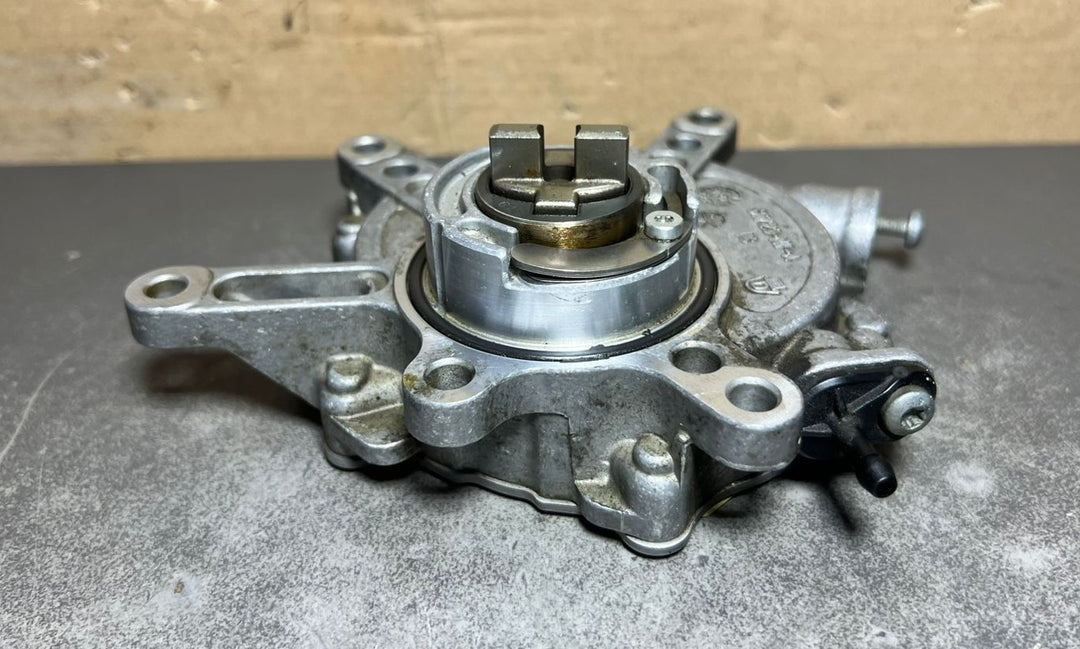 2012 Mercedes-Benz W207 E-Class OM276 Cylinder Head Vacuum Pump A276 2300065 OEM