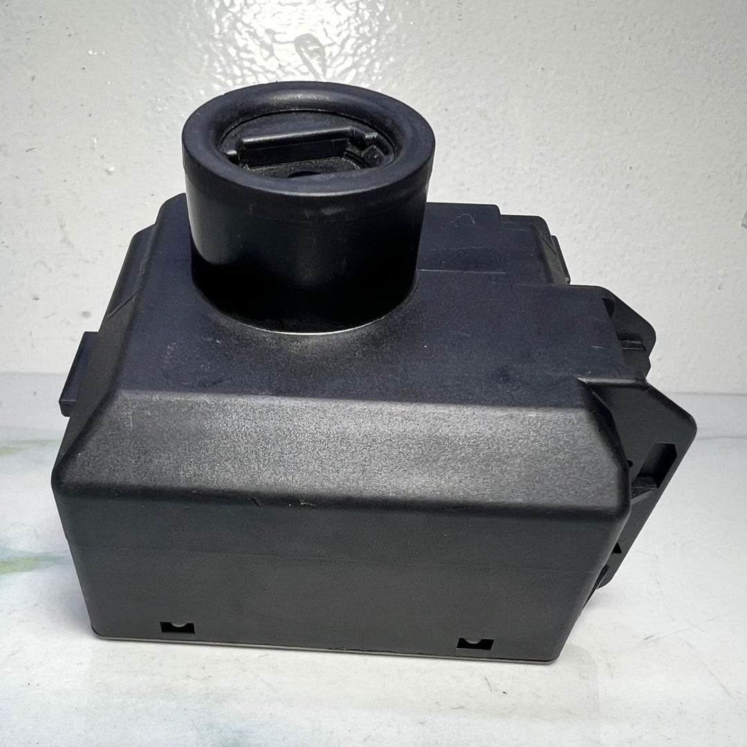 2014-2015 Mercedes-Benz GLA250 Ignition Switch Module A2469051402 W246 B180 CLA