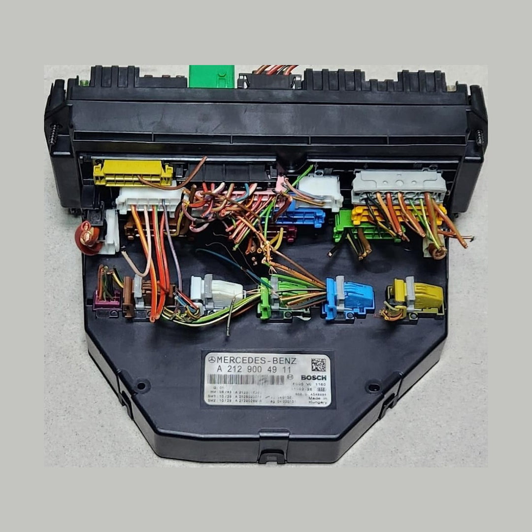 2010-2016 Mercedes-Benz E200 Fuse Box Control Module A2129004911  W212 W204 W207
