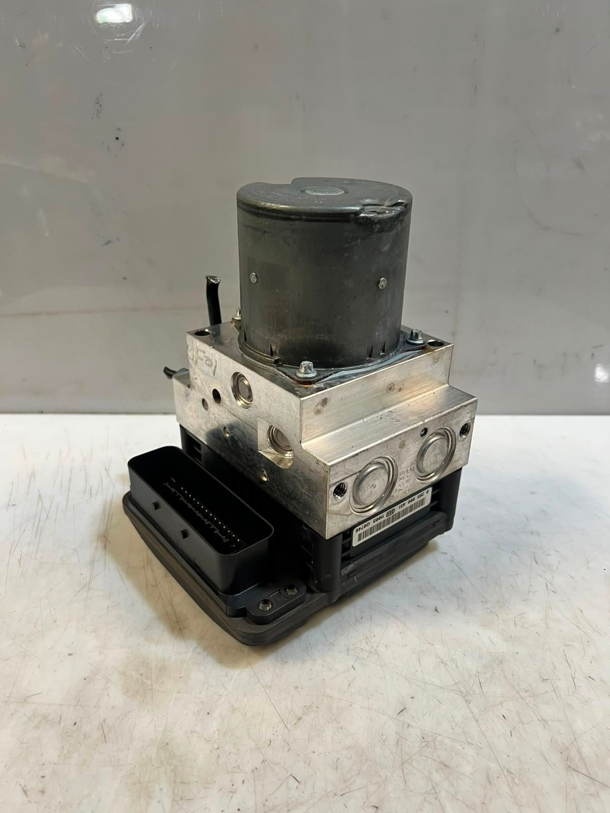 2010-2016 BMW 7' F01 F02 F03 F04 740i ABS/DSC Hydraulic Pump Module 6850070