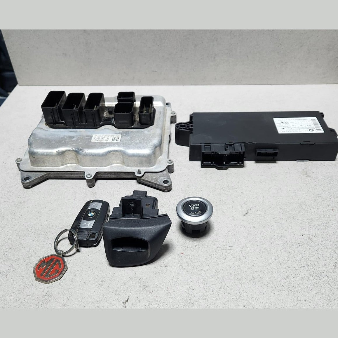 2014 BMW X1 E84 N20 Engine Control Unit ECU Set 8631727 OEM
