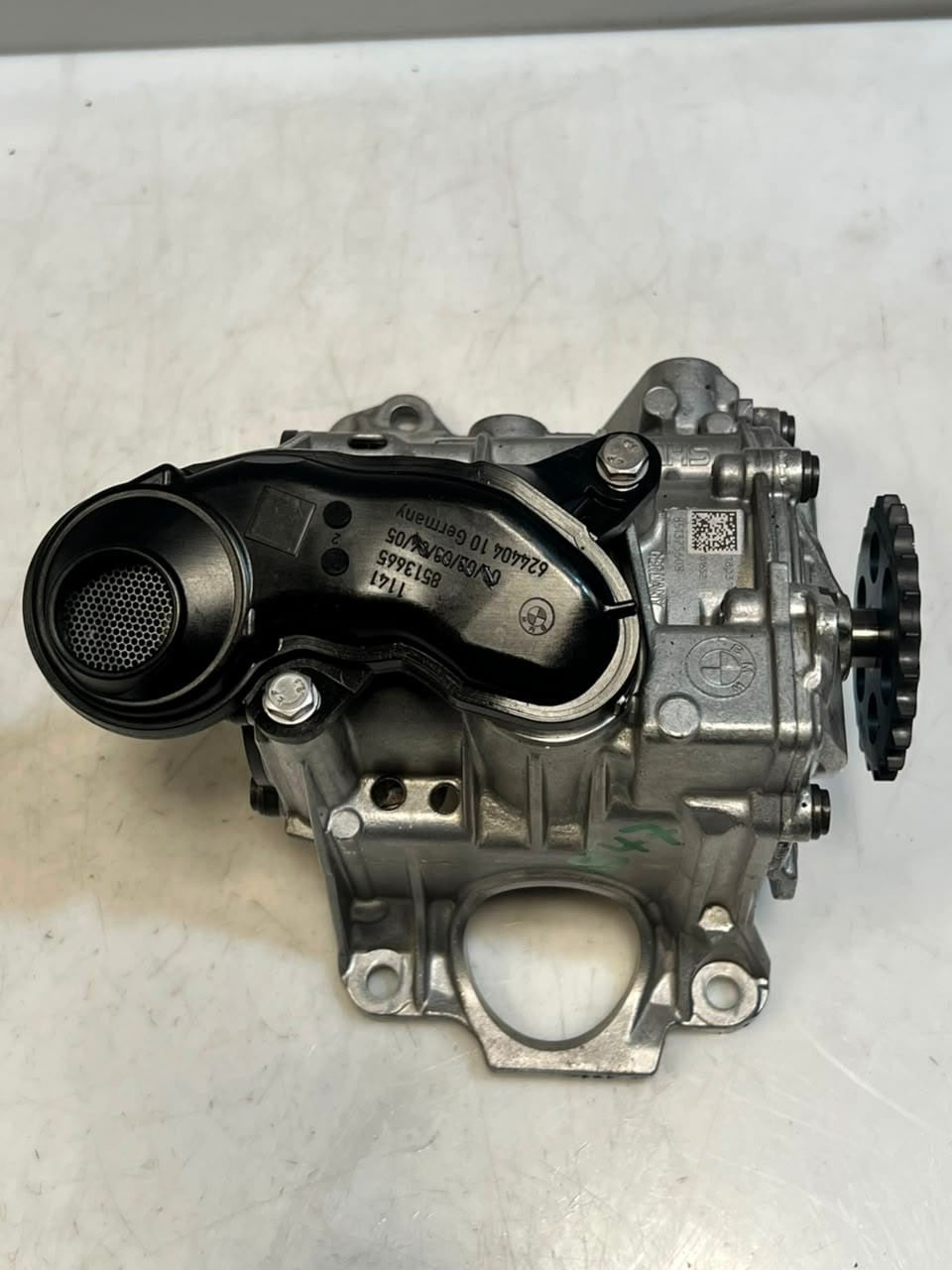 BMW 5 Series X1 X3 X5 F10 F11 B47 F20 Oil Vacuum Pump 8513756 OEM
