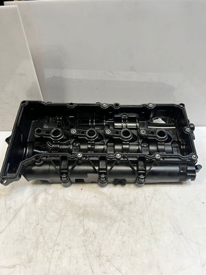 BMW F20 F22 F21 E90 E91 E92 E93 Cylinder Head Valve Cover 8589941 OEM