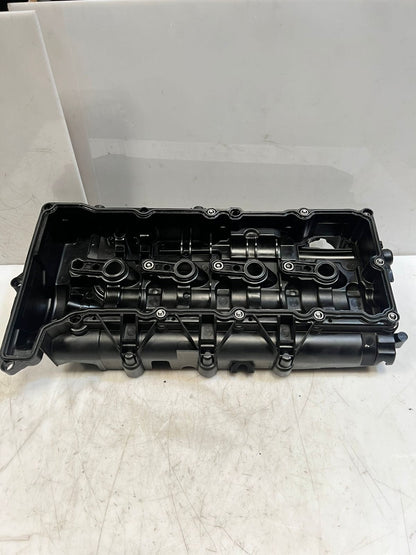 BMW F20 F22 F21 E90 E91 E92 E93 Cylinder Head Valve Cover 8589941 OEM