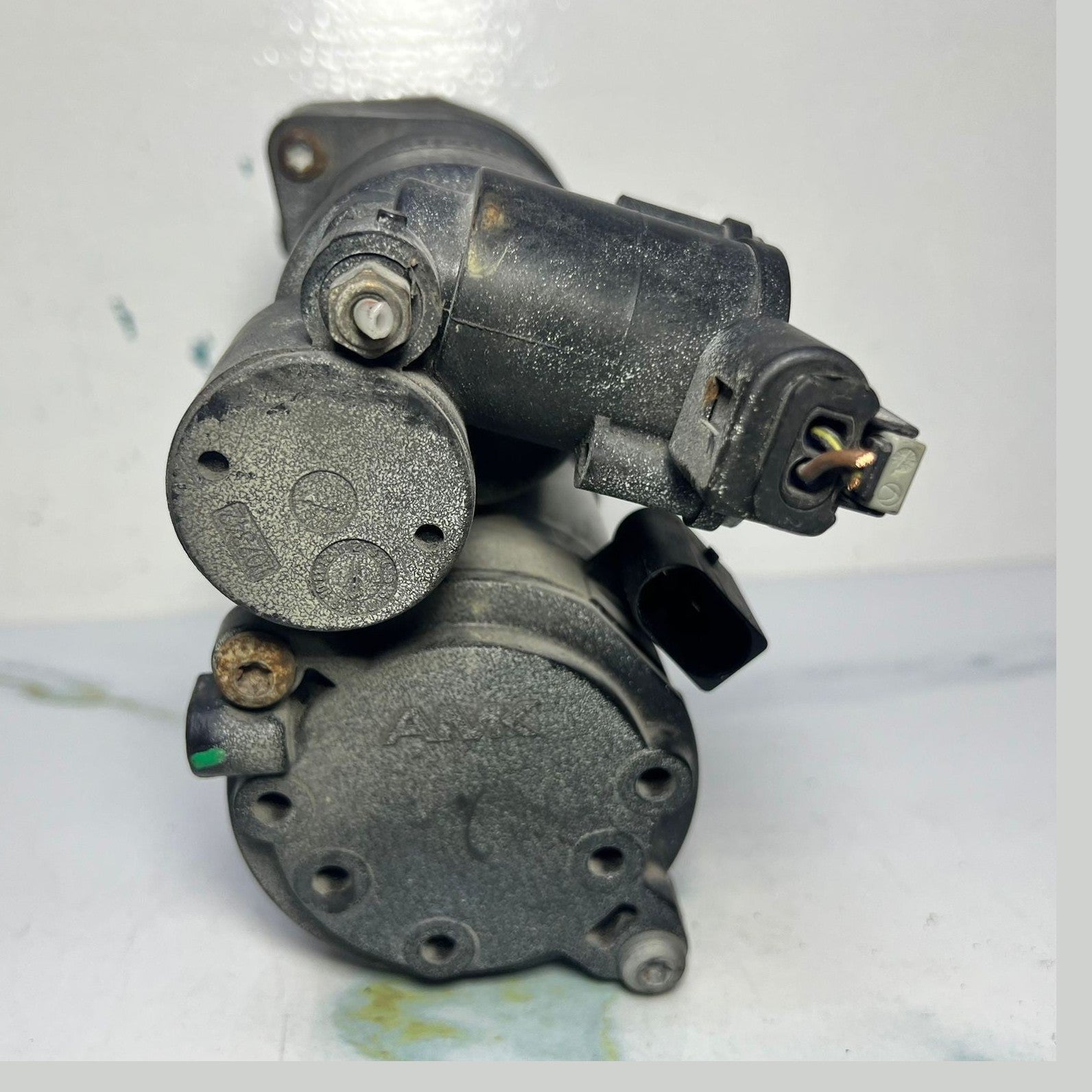 Mercedes W639 Vito V-Class  Airmatic Air Suspension Compressor Pump A639 3200404