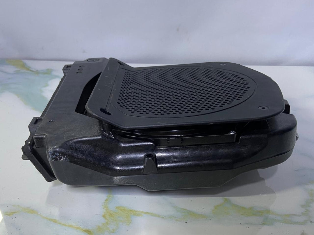 OEM BMW 528i 535i 550i RIGHT Central HiFi Subwoofer 9169686