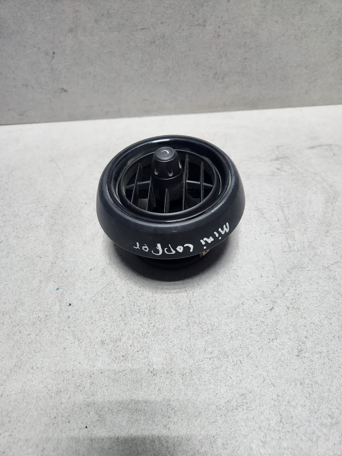2015-2020 Mini Cooper Dashboard Air Vent Grille 9262413 F55 F56 F57