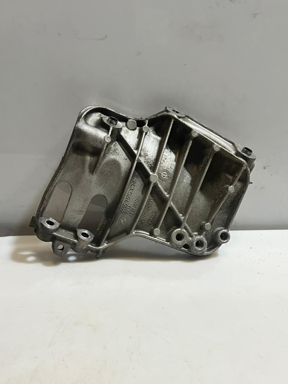 2015-2018 BMW M4 2' M2 F87 F22 F23 Air Conditioning Compressor Bracket 7585167