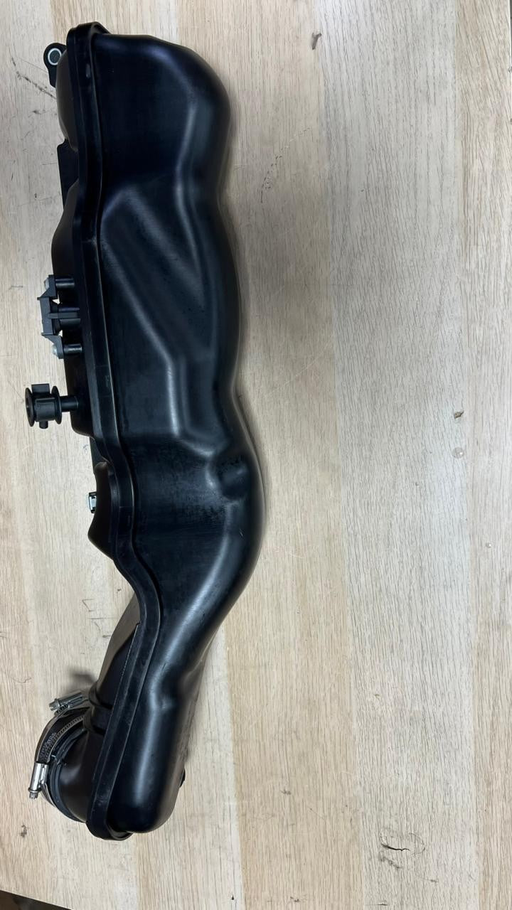 2012-2016 BMW M5 4.4L - LEFT Intake Manifold 7843275
