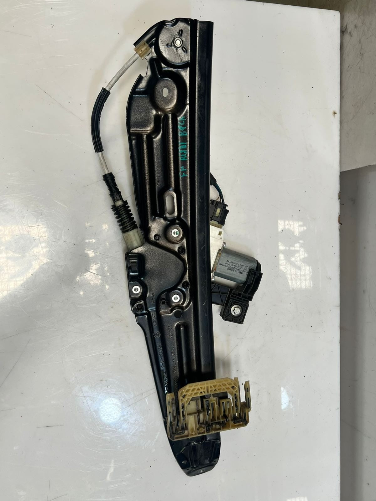 BMW 520d 5' F10 F11 Window Regulator Rear Right 7182122 OEM