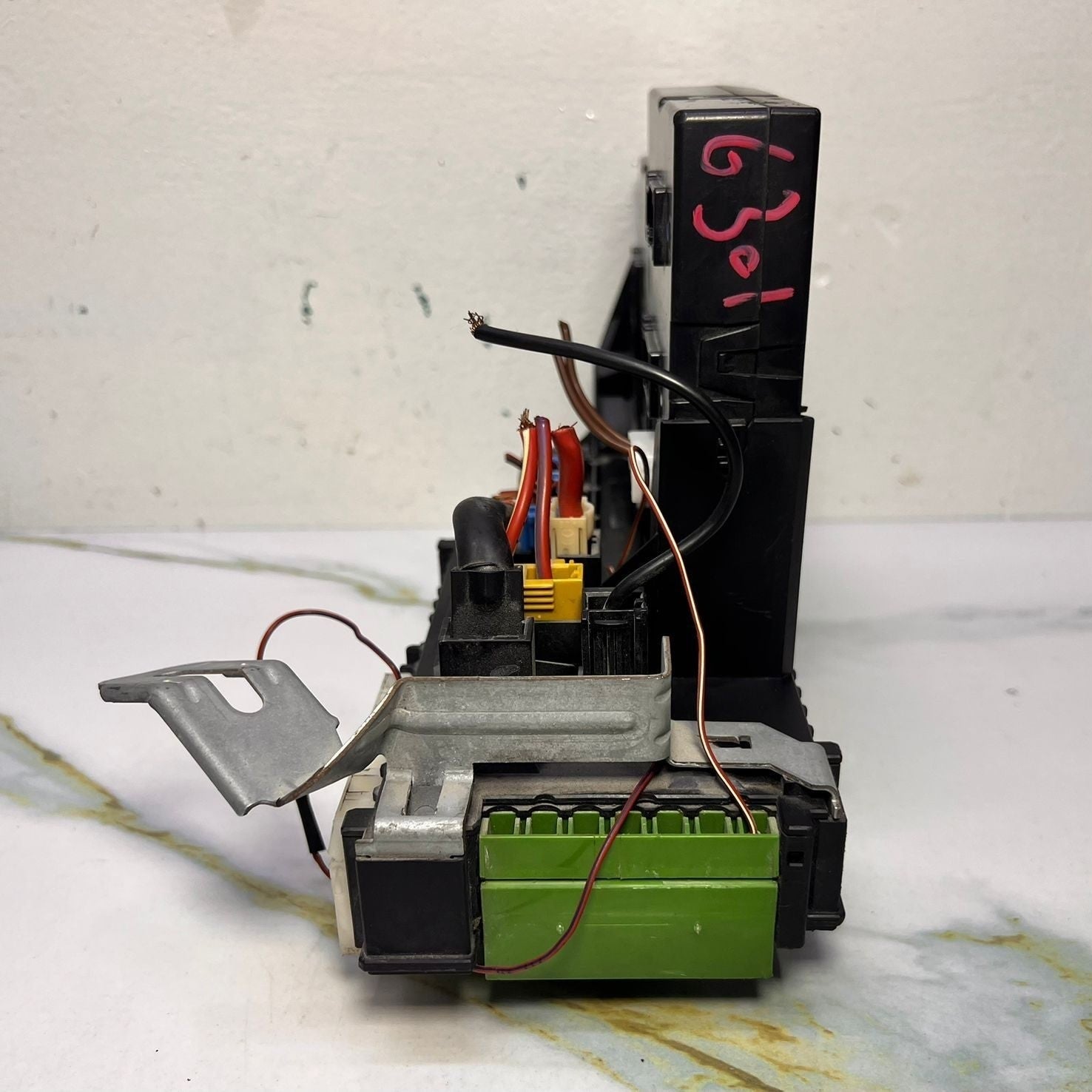 Mercedes-Benz W204 Rear Fuse Box Control Unit A 204 900 63 01