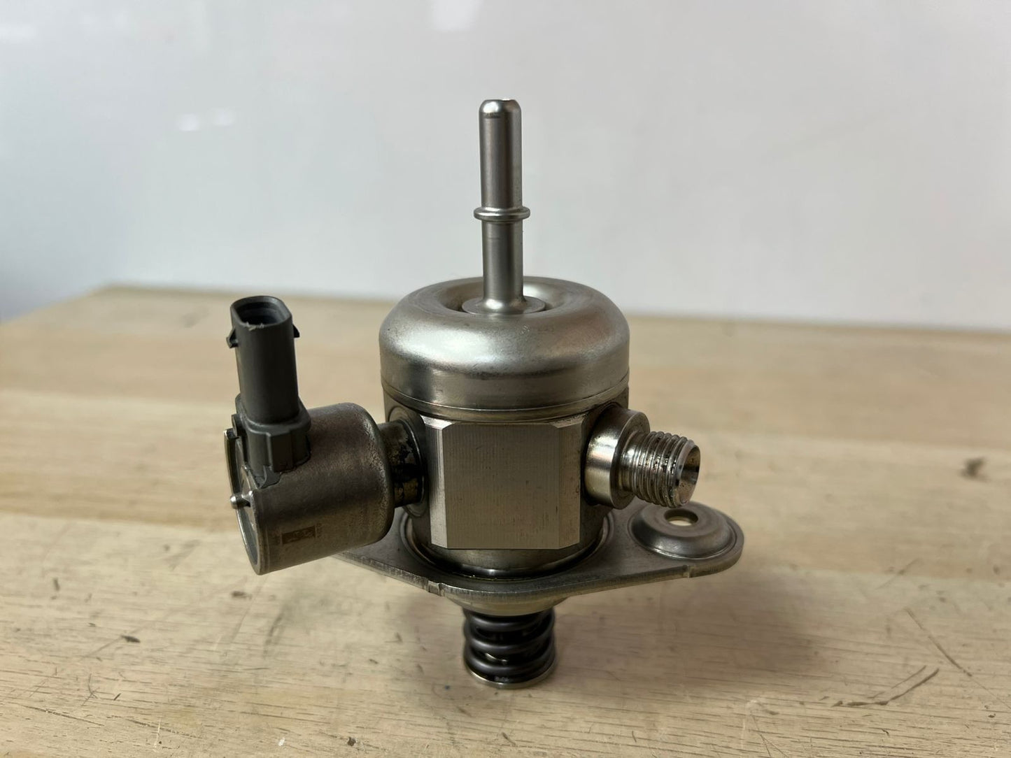 2015 BMW 118i High Pressure Fuel Pump 8605103 F20 F30 118i 116i N13B16A 