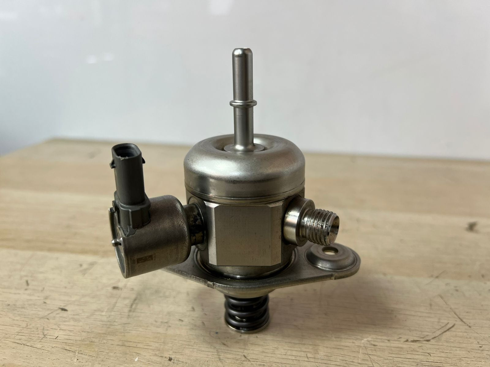 2015 BMW 118i High Pressure Fuel Pump 8605103 F20 F30 118i 116i N13B16A 