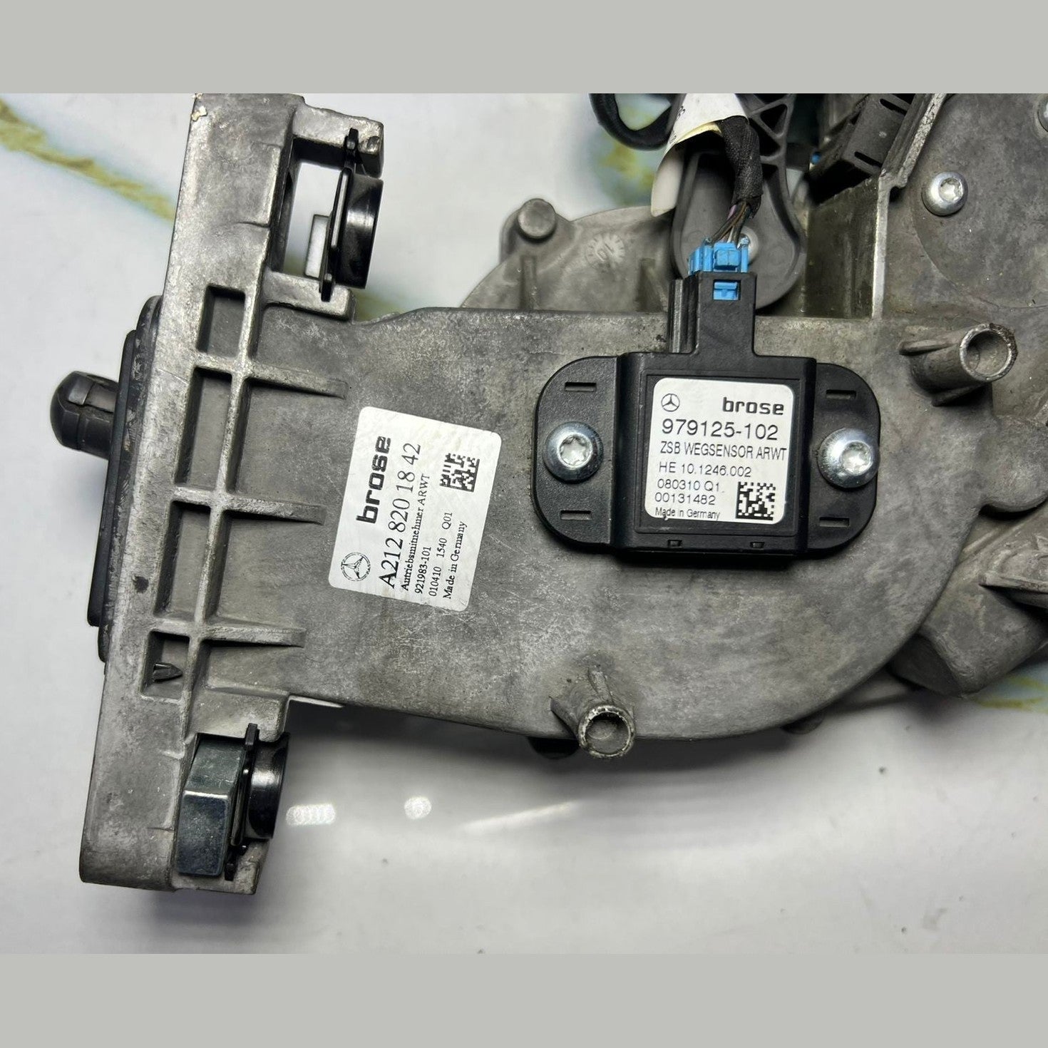 Mercedes W204 GLK350 Power Tailgate Liftgate Motor Actuator A212 8201842 OEM