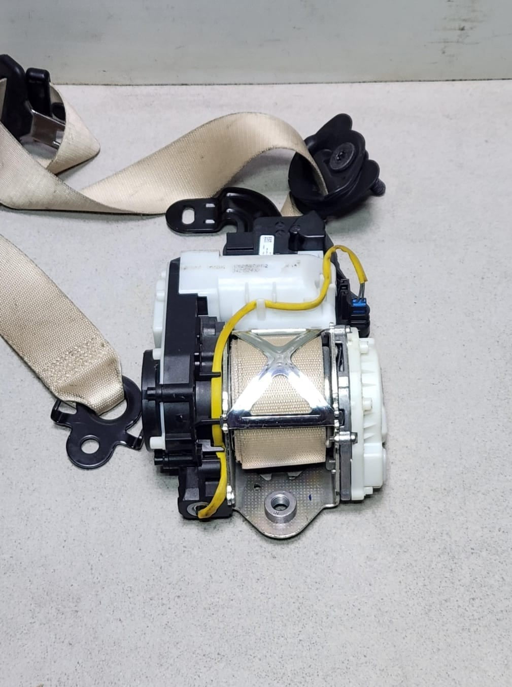 BMW Upper Seat Belt Front Right 7430118 5 Series G31 540iX