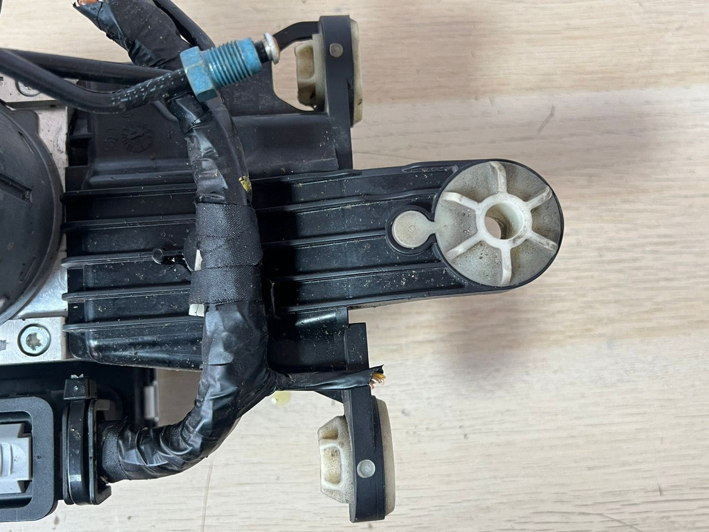 OEM BMW G20 3 Series ABS Pump Modulator Control Unit 1544113 1544112