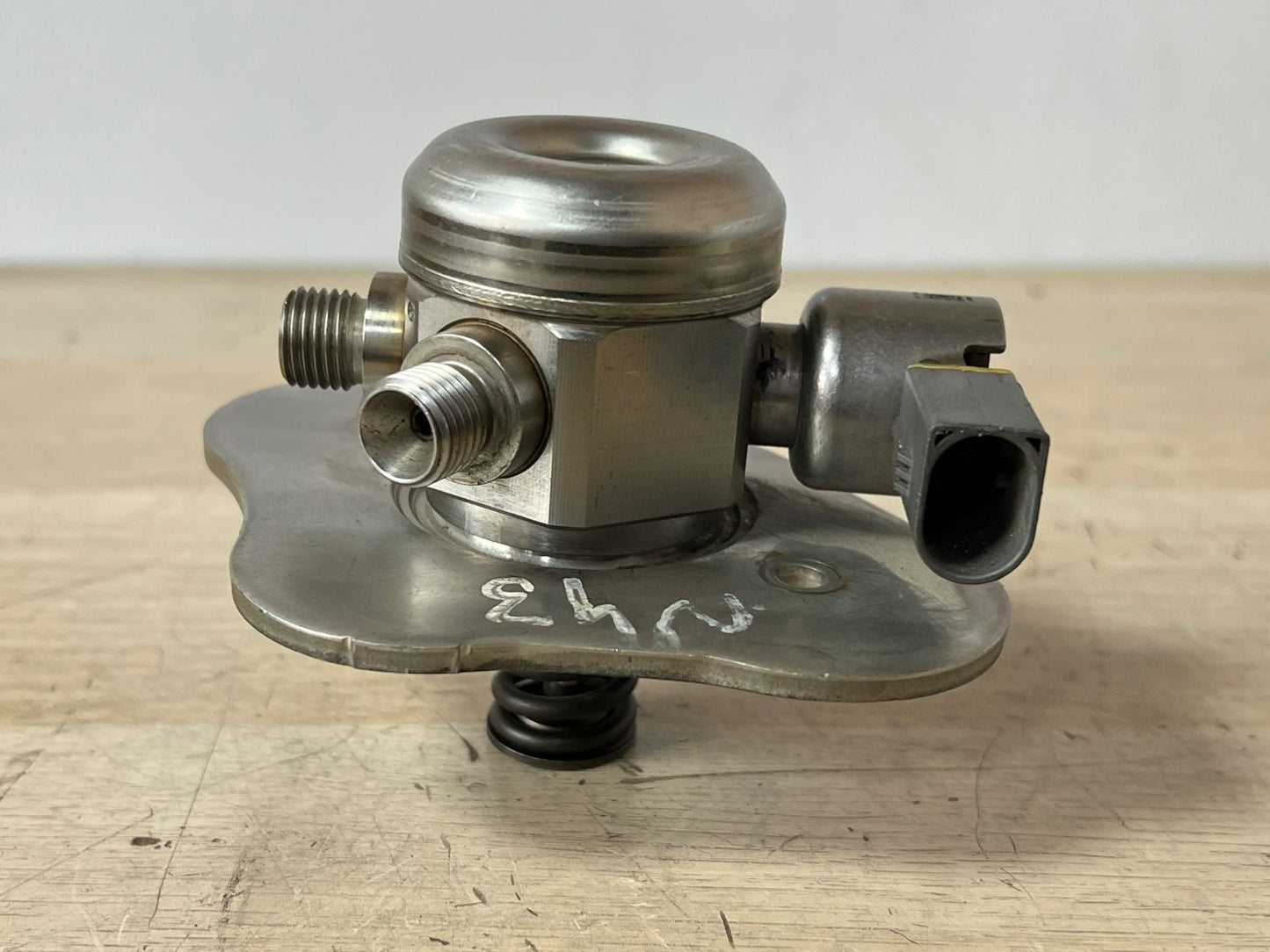 BMW High Pressure Fuel Pump 7562473 E60 E90 E81 E87 E88 E91 E92 E93 N43 1.6 2.0