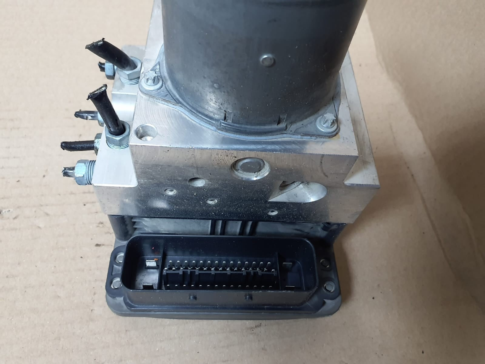 2010-2016 BMW 5 Series F10 and F11 F1X ABS DSC Hydraulic Pump 6852811 OEM