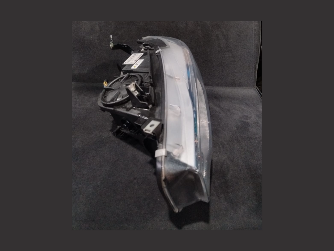 BMW 4 F32 F33 F36 F82 M4 F82 F83 F36 HEADLIGHT BI-XENON FRONT LEFT - 7410787