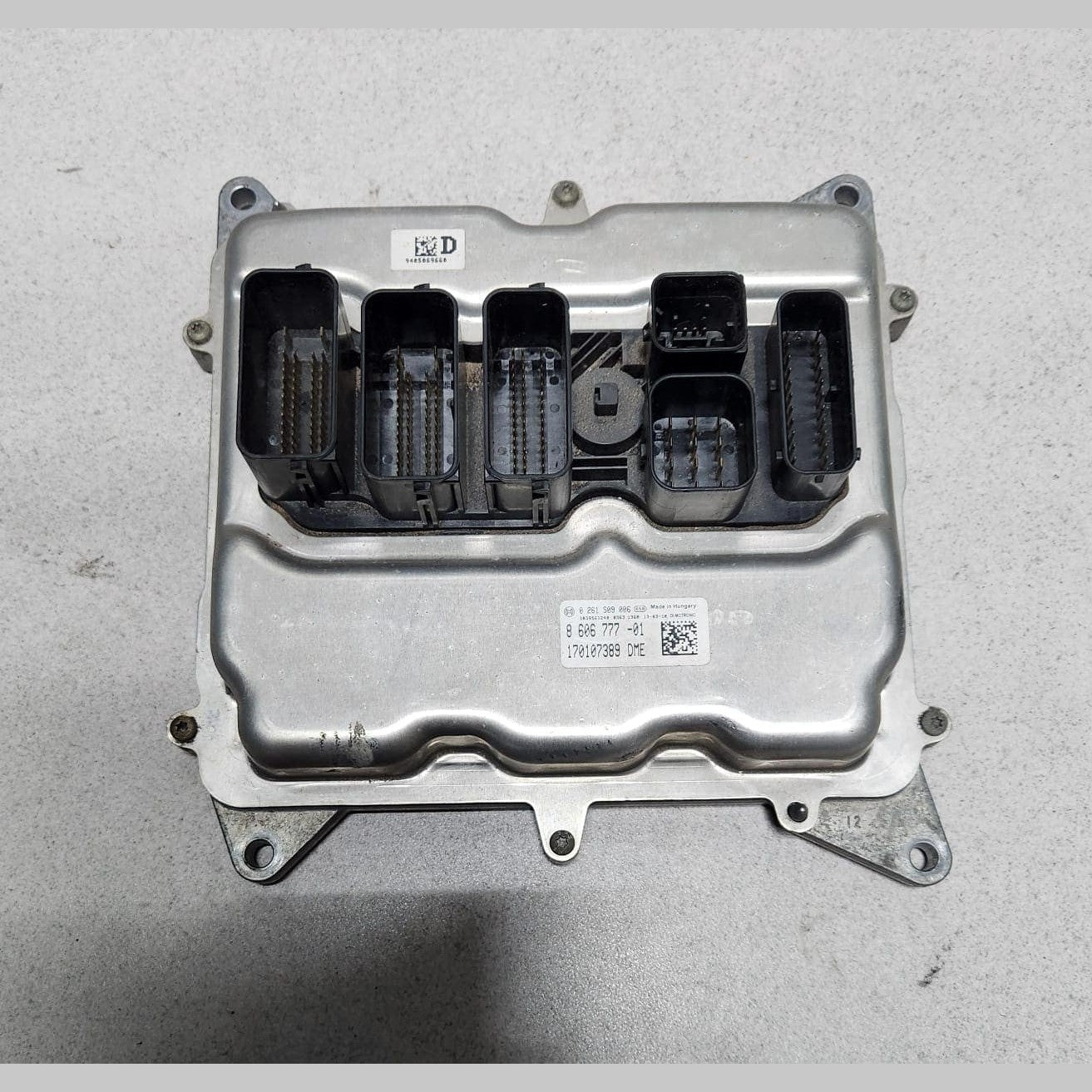 2015 BMW 520i Engine Control Unit ECU Set 8606777 F30 F31 320iX F10 F30 N20 