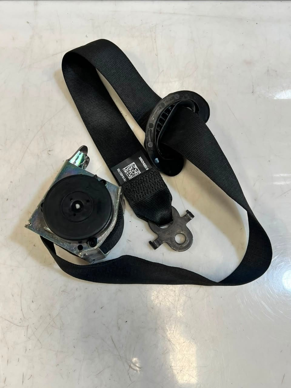 2011-2017 BMW 5 Series F10 F11 Front Seat Belt Left 610126300E OEM