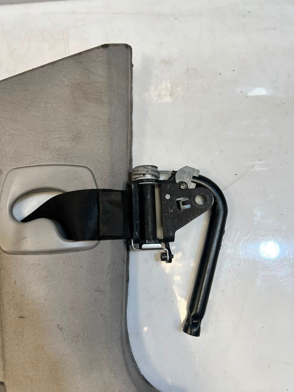 2009-2017 BMW 5 Series F10 F11 Front Right Seat Belt 610126200C OEM