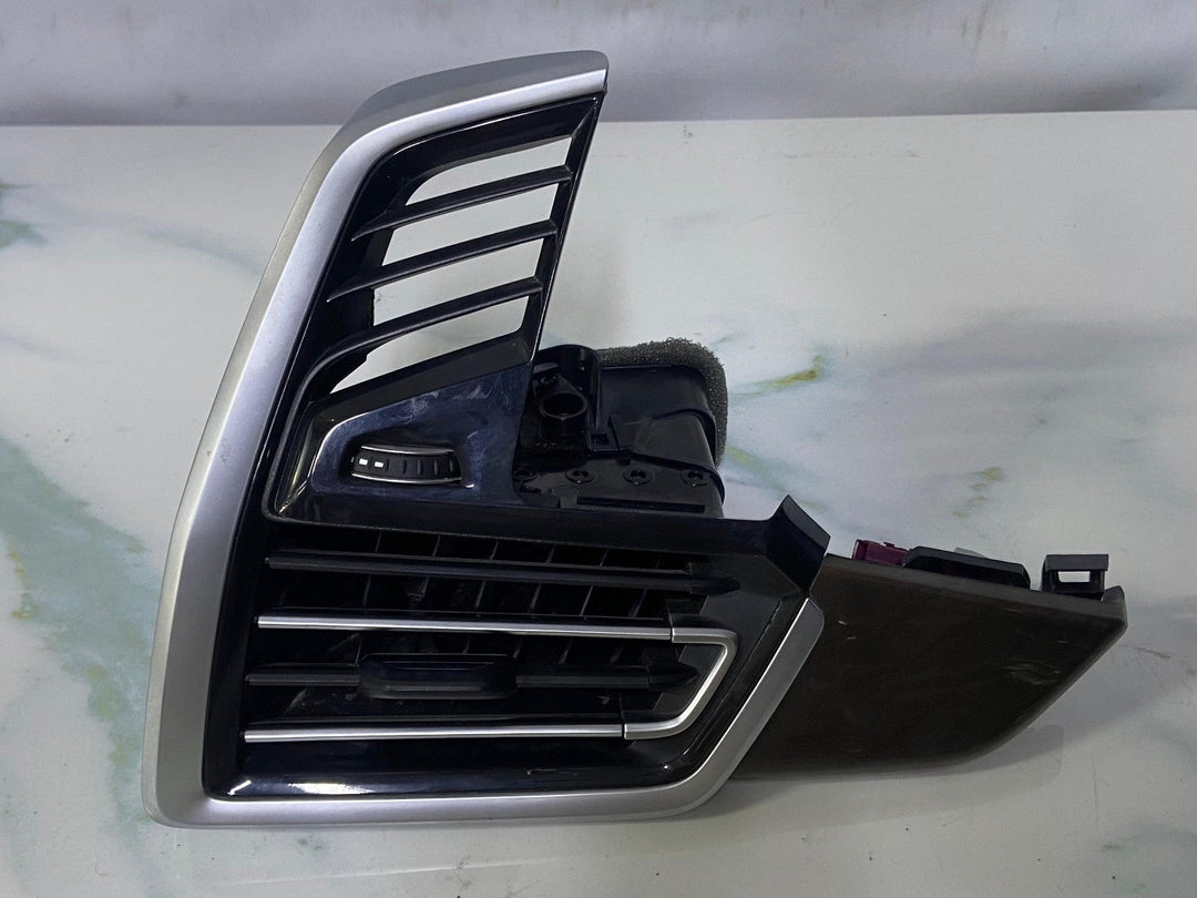 OEM BMW G05 F95 G06 F96 G07 Air Vent Fresh Air Grill Left 9399469