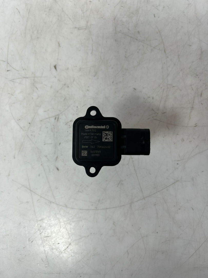 BMW F07 F10 F11 F18 F01 F25 E90 523i 528i 530i 535I Mass Air Flow Sensor 7593624