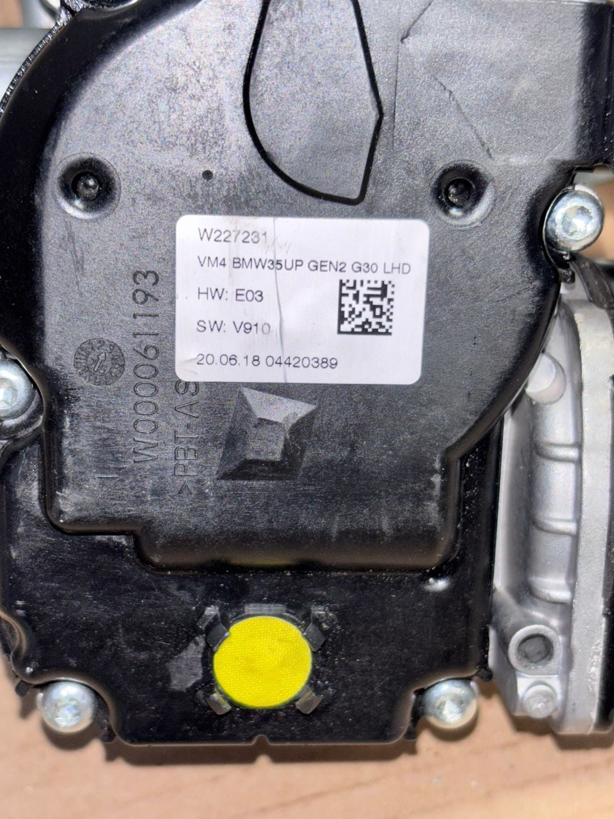 BMW G30 G31 2018  Wischermotor vorne wiper motor 9851351 LHD