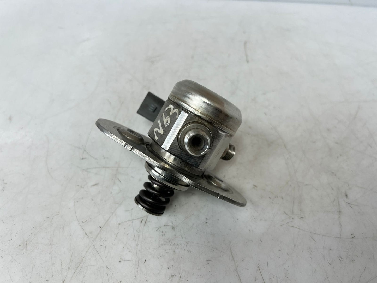 2013-2018 BMW 650i N63 X5 X6 M5 550I xDrive High Pressure Fuel Pump 7599865 OEM