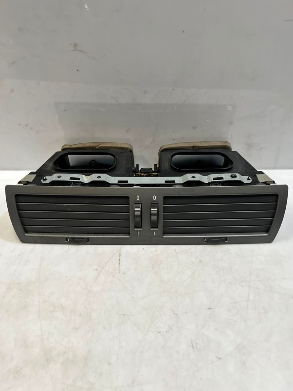 2005 BMW 7 Series E65 E66 745Li Center Dashboard AIR GRILLE Vent 8223599 OEM