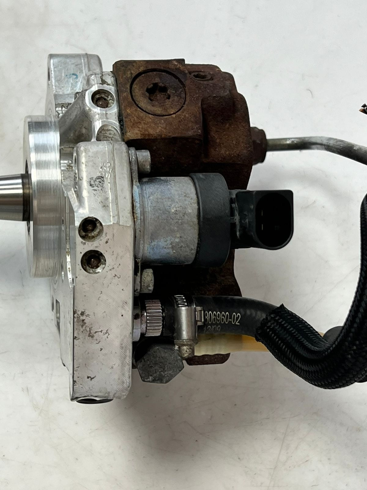 BMW E60, E61, E87, E90 3.0 diesel 330D 530D High Pressure Fuel Pump 7798333 OEM
