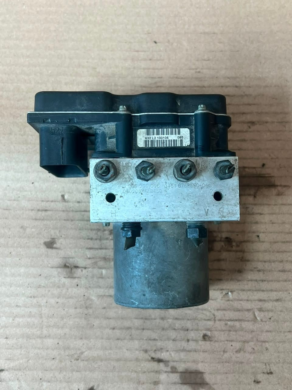 2006 BMW 5 Series E60 E61 650 ABS/DSC Hydraulic Pump Control Unit 6774852-01